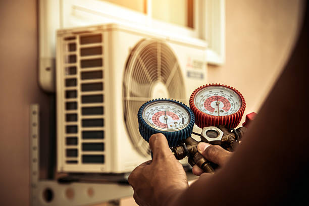 Professional Hvac technician working in Alief, TX